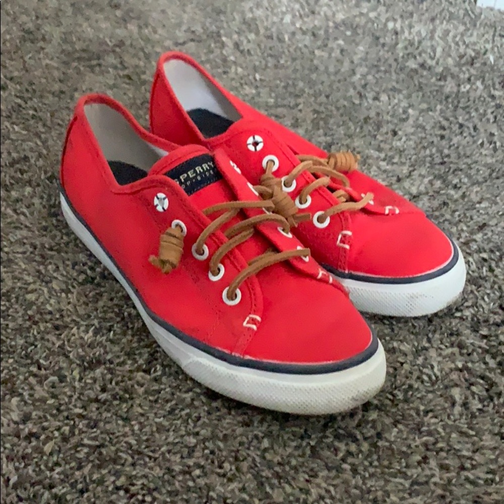 Red Sperry tenni shoes